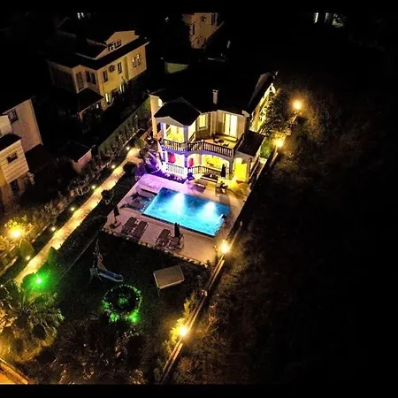 Mustakil Havuzlu Villa Fethiye